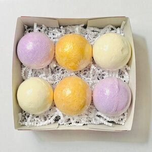 Bath Bombs Christmas Gift Set - 6 Bath Bombs - Net WT. 10.5 oz (300g) Total.